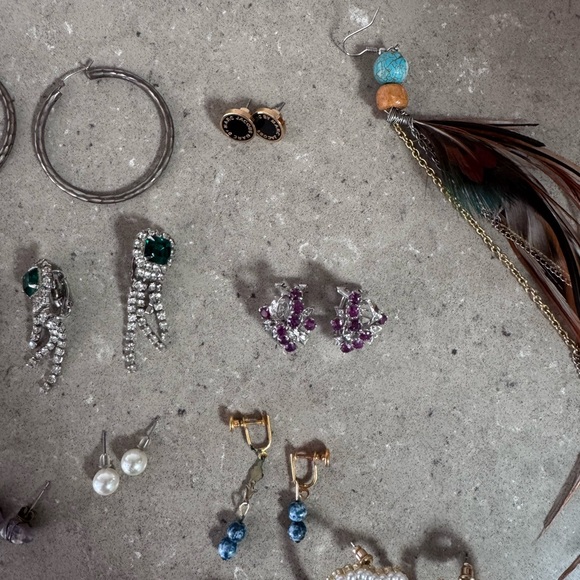 Assorted Earring Collection - Picture 3 of 5